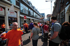 846847 Afbeelding van de vrijmarkt in de Willemstraat te Utrecht, tijdens de viering van Koninginnedag.